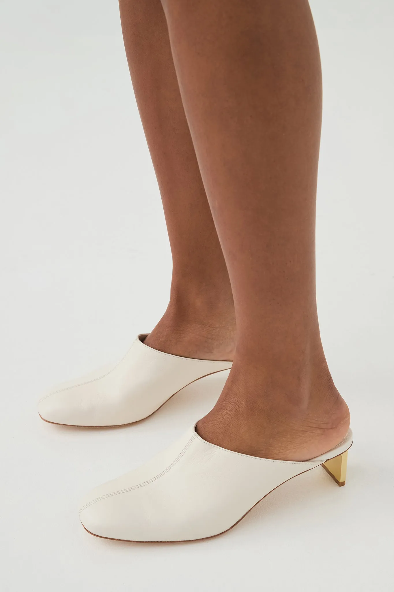 Opera Mule sold by Aje