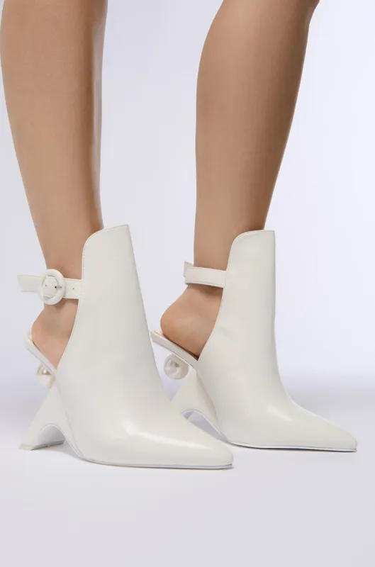 AZALEA WANG BREAN NOVELTY PUMP IN WHITE sold by AKIRA