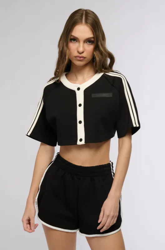 ON POINT BUTTON DOWN CROP TOP IN BLACK sold by AKIRA