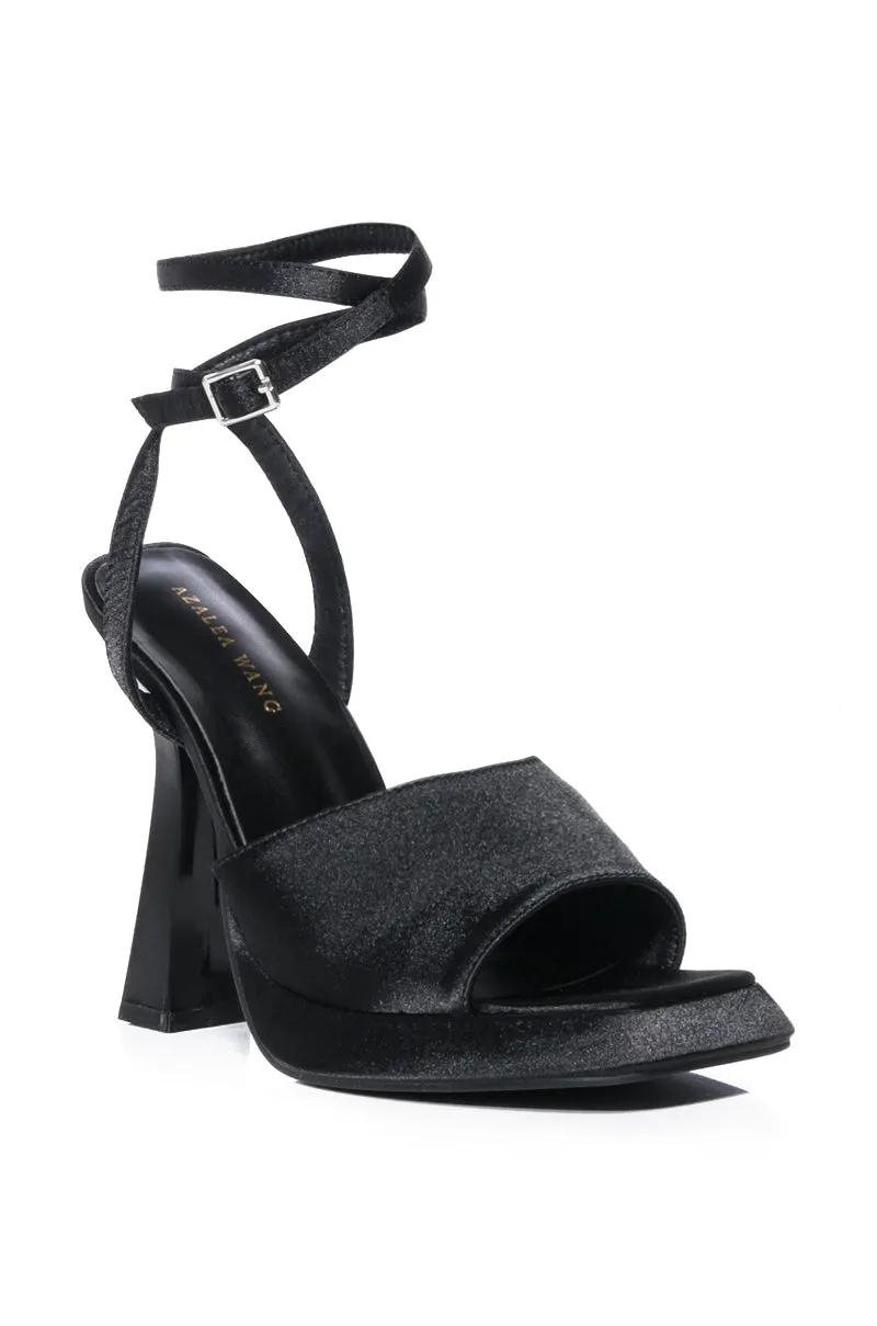 AZALEA WANG MAISHA CHUNKY SANDAL IN BLACK sold by AKIRA product image thumbnail 3