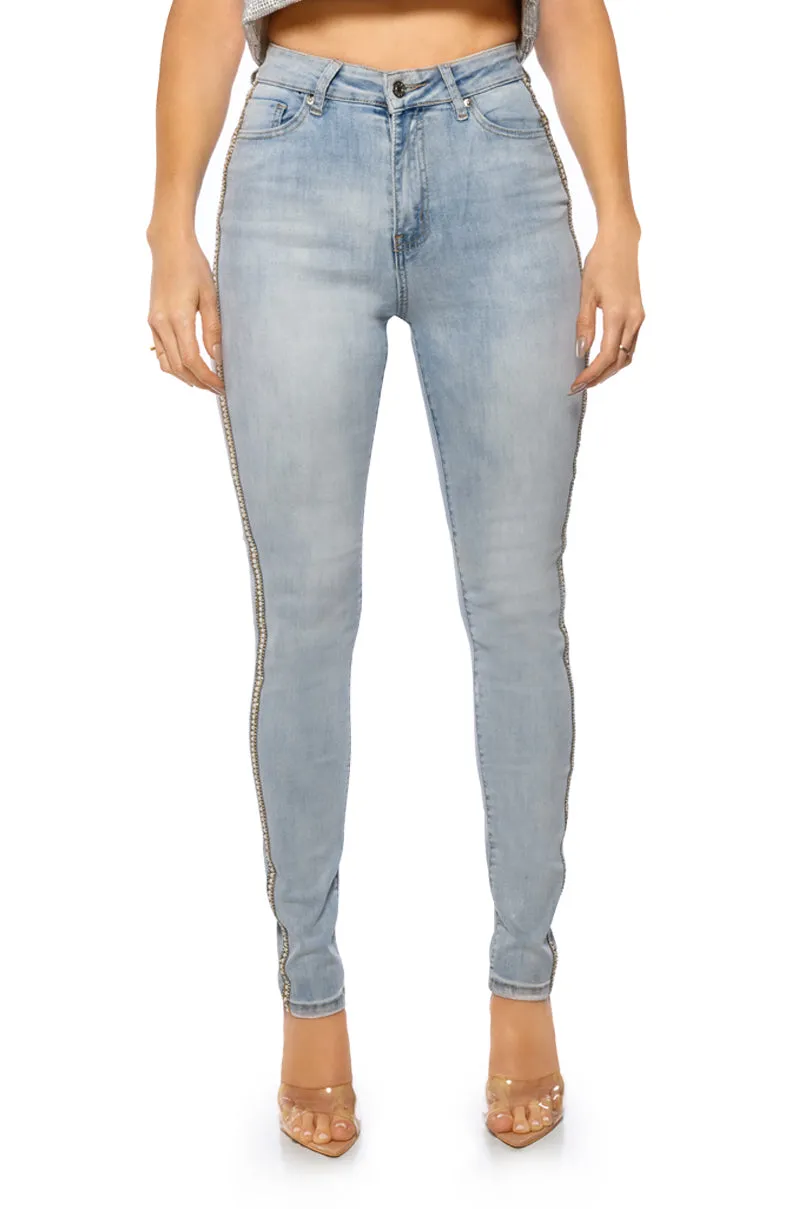 EXTREME STRETCH HIGH WAIST PEARL SKINNY JEANS sold by AKIRA product image thumbnail 4