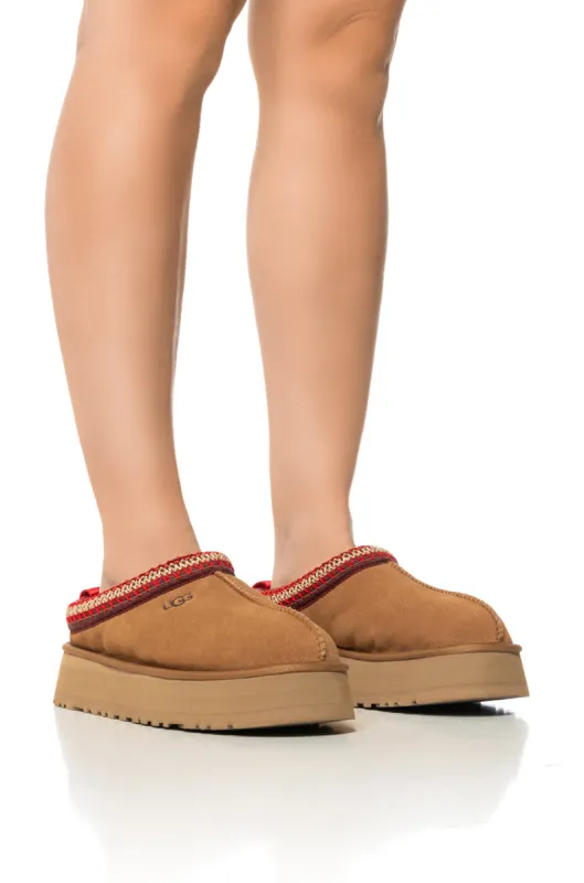 UGG TAZZ FLAT SLIPPER IN CHESTNUT sold by AKIRA