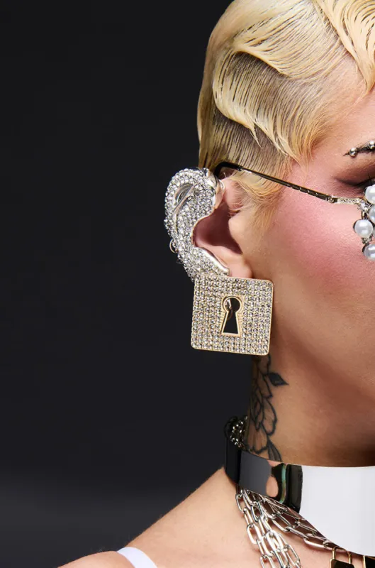 I AM THE KEY EARRING sold by AKIRA