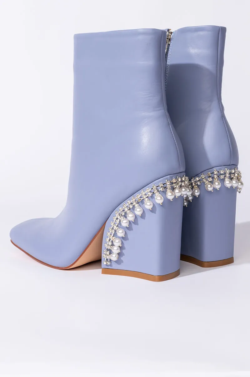 AZALEA WANG ALL YOUR LOVE CHUNKY BOOTIE IN PERIWINKLE sold by AKIRA product image thumbnail 5