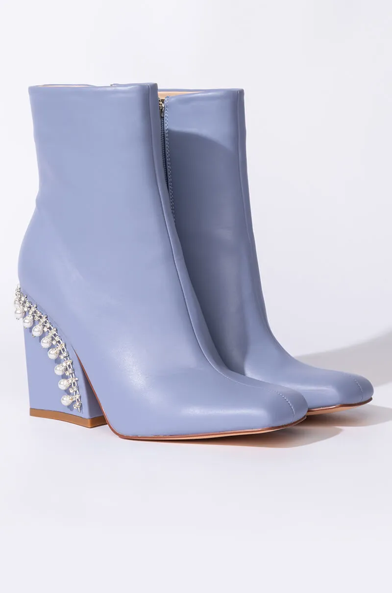 AZALEA WANG ALL YOUR LOVE CHUNKY BOOTIE IN PERIWINKLE sold by AKIRA product image thumbnail 4
