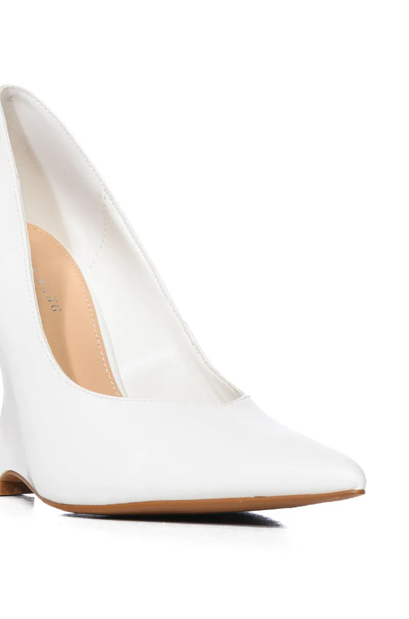 AZALEA WANG TEGWEN WHITE PUMP sold by AKIRA product image thumbnail 5
