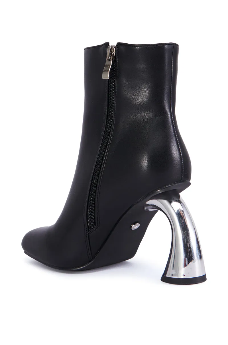 AZALEA WANG DEYCI BLACK ABSTRACT CHUNKY HEEL BOOTIE sold by AKIRA product image thumbnail 4