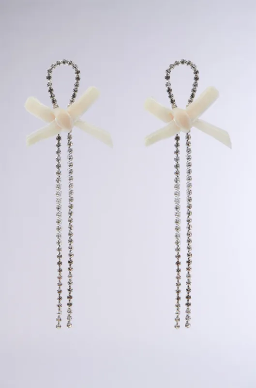 BOW BABE EARRING sold by AKIRA