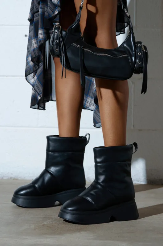 SNOWMOBILE BLACK FLAT BOOTIE made by AKIRA