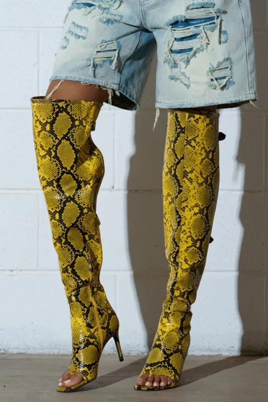 AZALEA WANG ELIAM BOOT IN YELLOW made by AKIRA