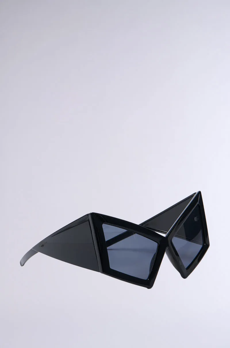 U HAVE TO GET IT SUNGLASSES sold by AKIRA product image thumbnail 4