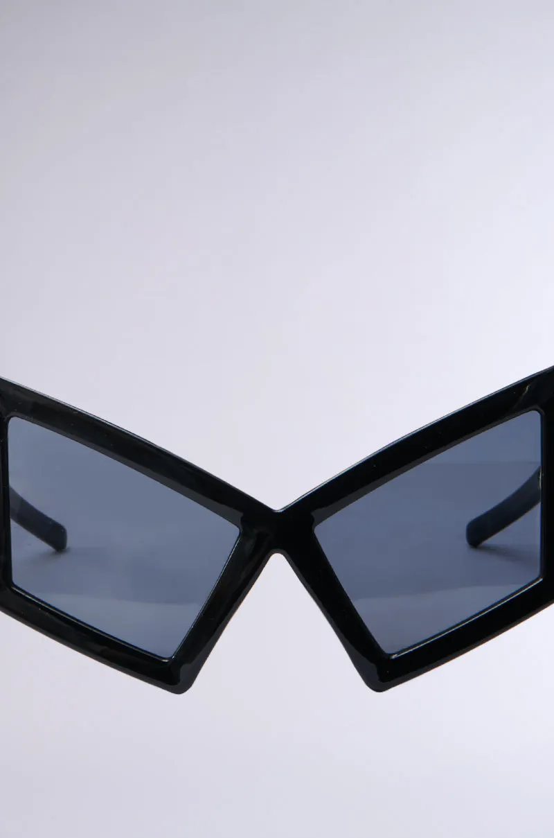 U HAVE TO GET IT SUNGLASSES sold by AKIRA product image thumbnail 5