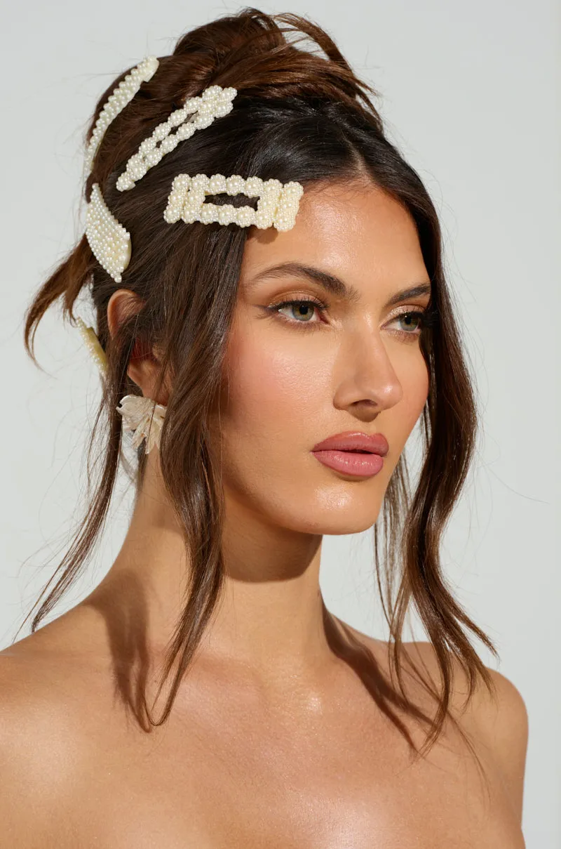 ROCKI HAIR CLIP SET sold by AKIRA product image thumbnail 3