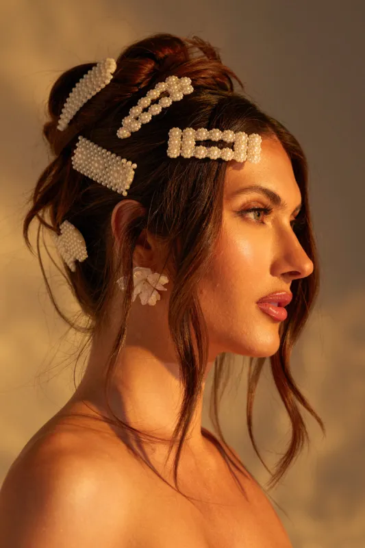 ROCKI HAIR CLIP SET sold by AKIRA