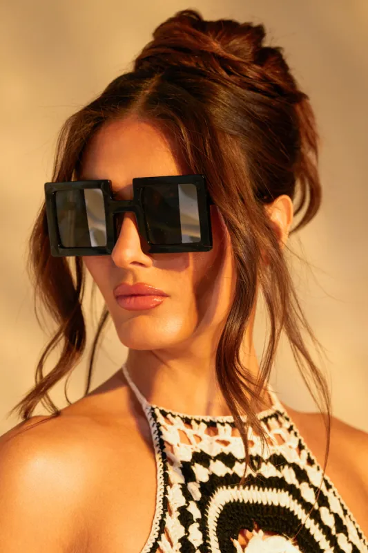 REALLY LIKE THAT SUNGLASSES made by AKIRA