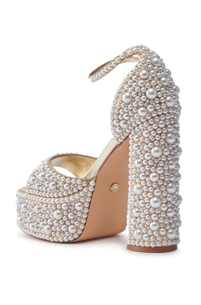 AZALEA WANG ELENAOR GOLD PEARL CHUNKY SANDAL sold by AKIRA product image thumbnail 5