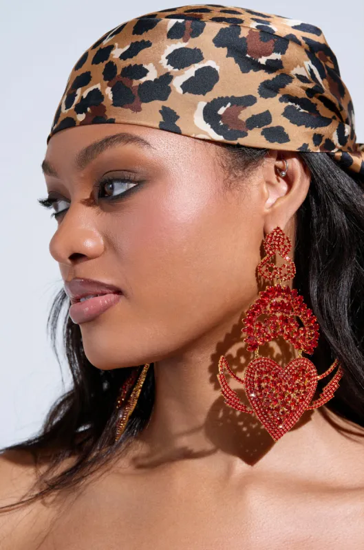 CATCH MY HEART EARRING sold by AKIRA