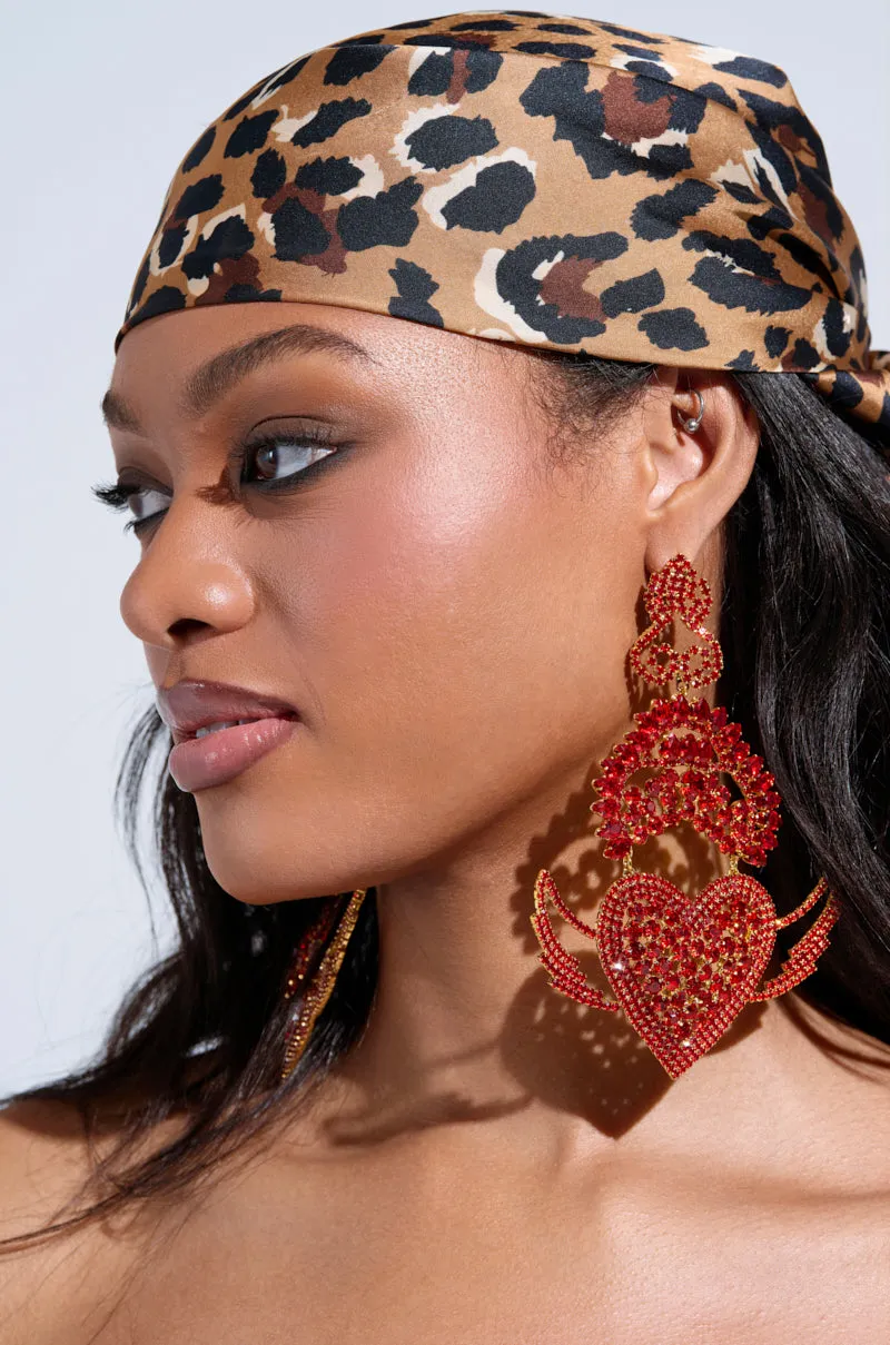 CATCH MY HEART EARRING sold by AKIRA