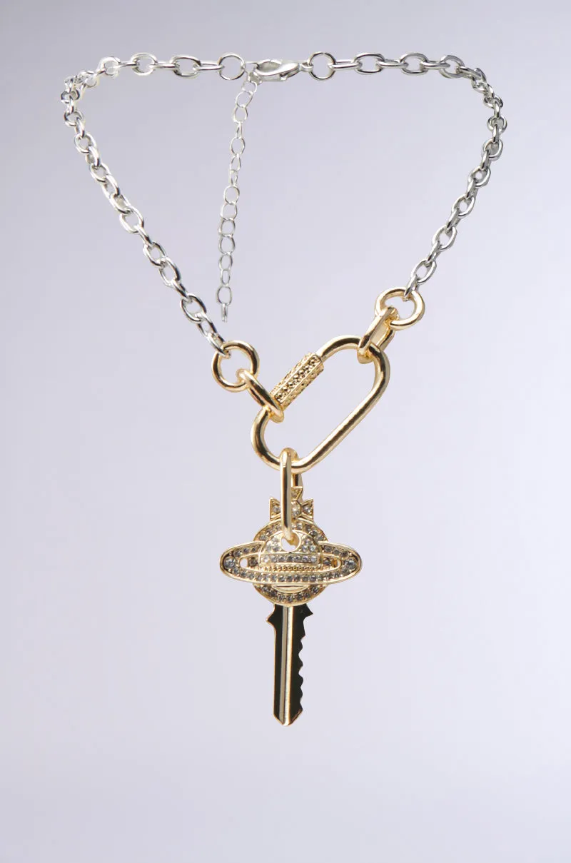 TAKE ME AWAY NECKLACE sold by AKIRA