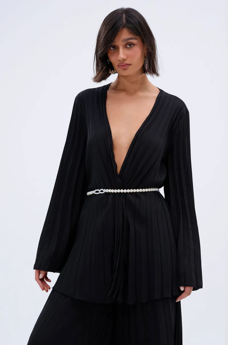 QUEEN OF EVERYTHING BLOUSE sold by AKIRA product image thumbnail 2