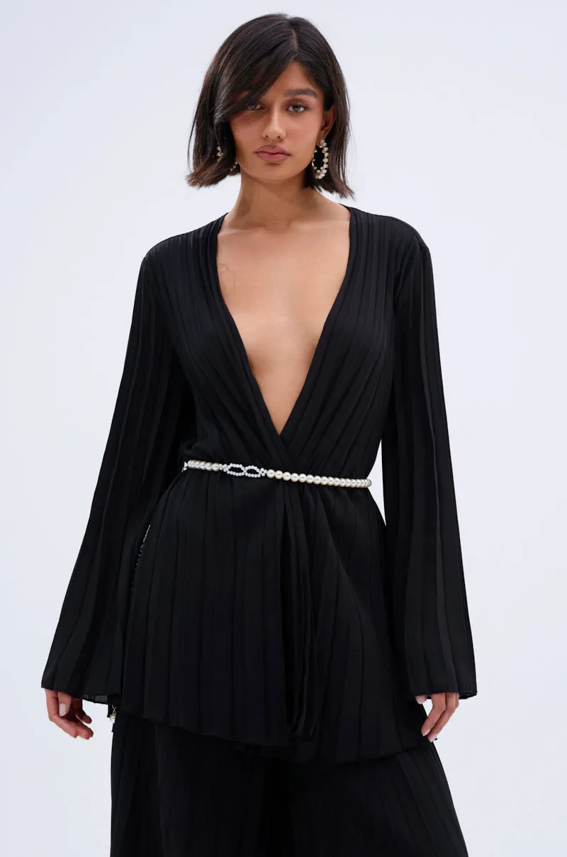 QUEEN OF EVERYTHING BLOUSE sold by AKIRA product image thumbnail 3