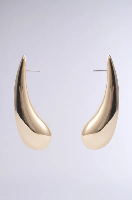 IN THE WIND EARRING sold by AKIRA