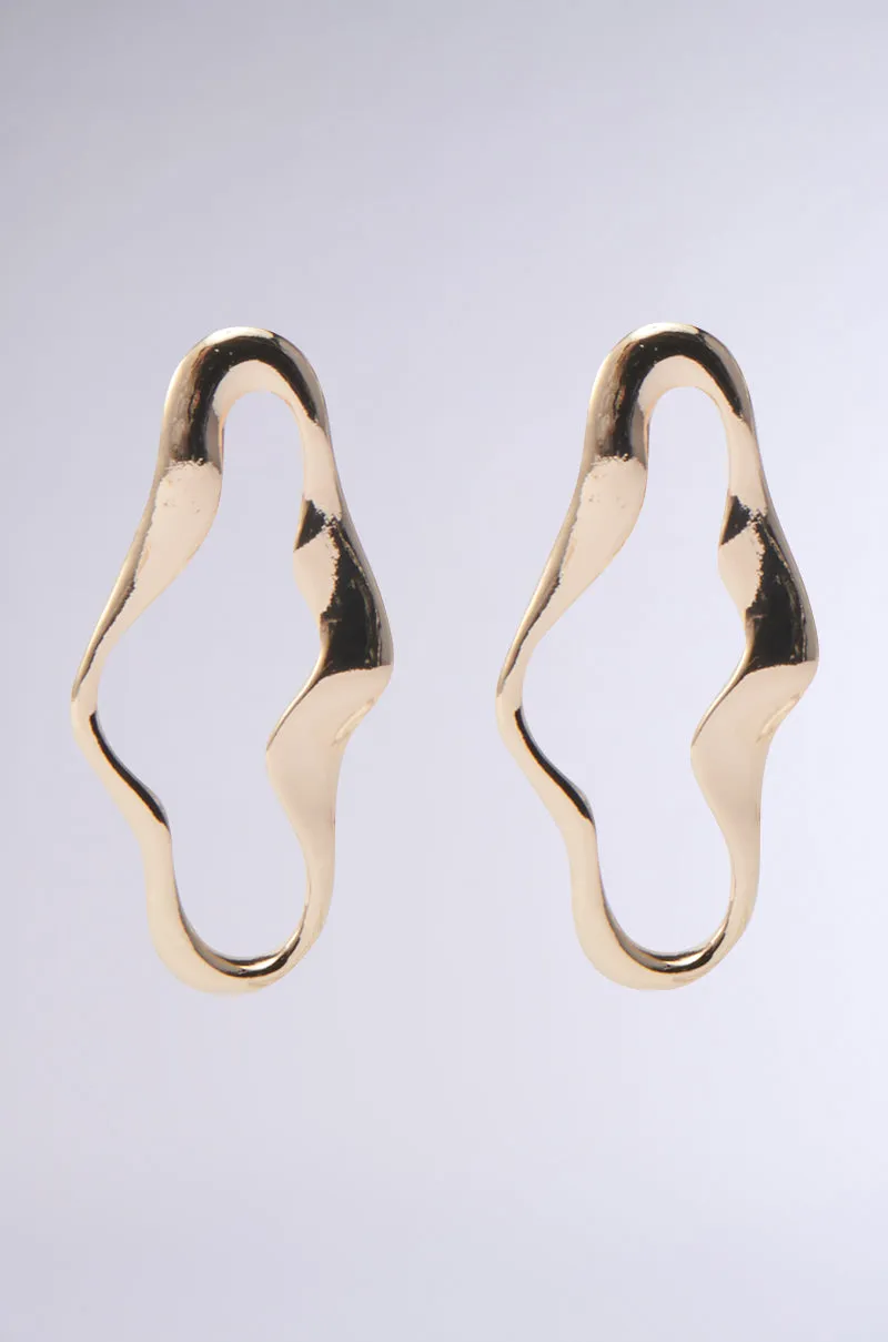OUTTA SHAPE GOLD EARRING sold by AKIRA