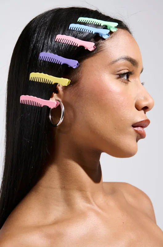 COMB HERE HAIR CLIP SET sold by AKIRA