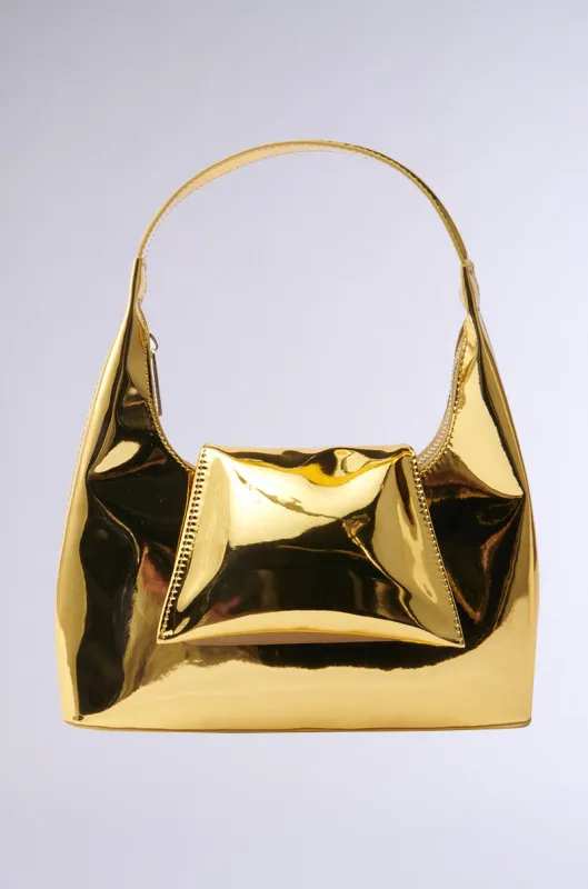 IN LONDON WITH IT PURSE sold by AKIRA