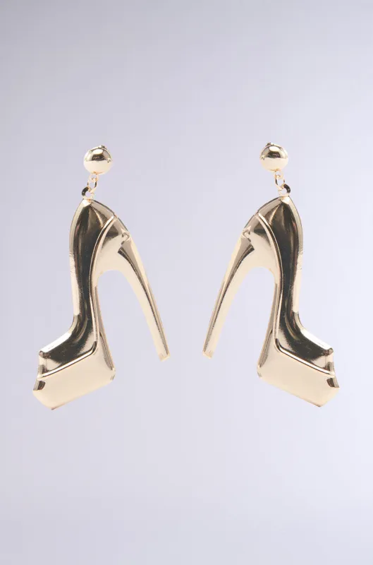 STOMPERS EARRING sold by AKIRA