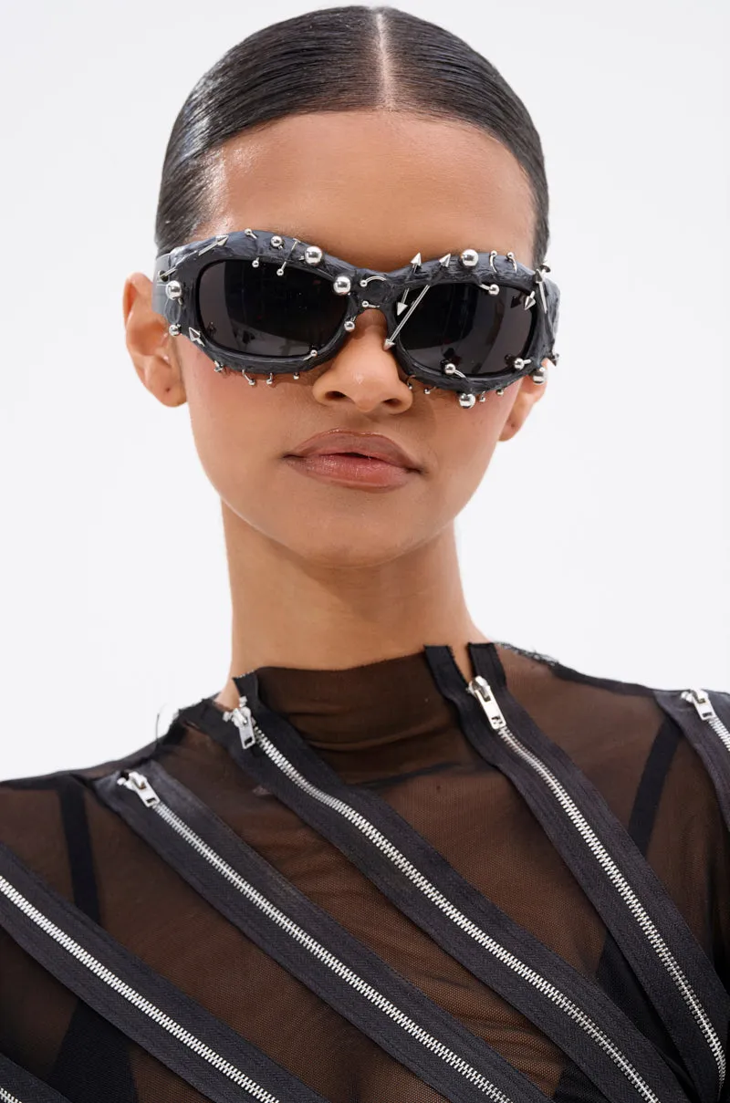 PIERCED VIBES SUNGLASSES sold by AKIRA product image thumbnail 2