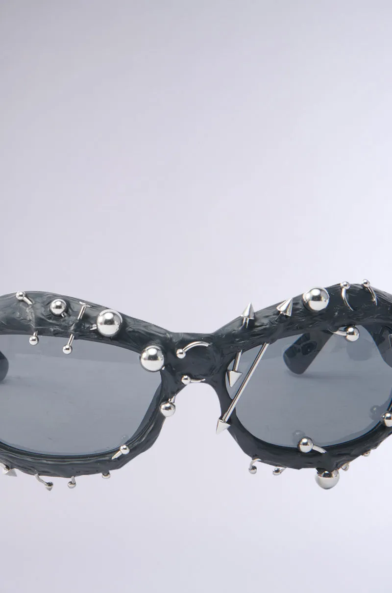PIERCED VIBES SUNGLASSES sold by AKIRA product image thumbnail 5