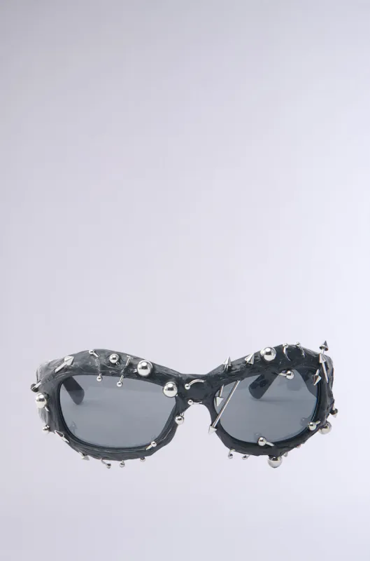 PIERCED VIBES SUNGLASSES made by AKIRA