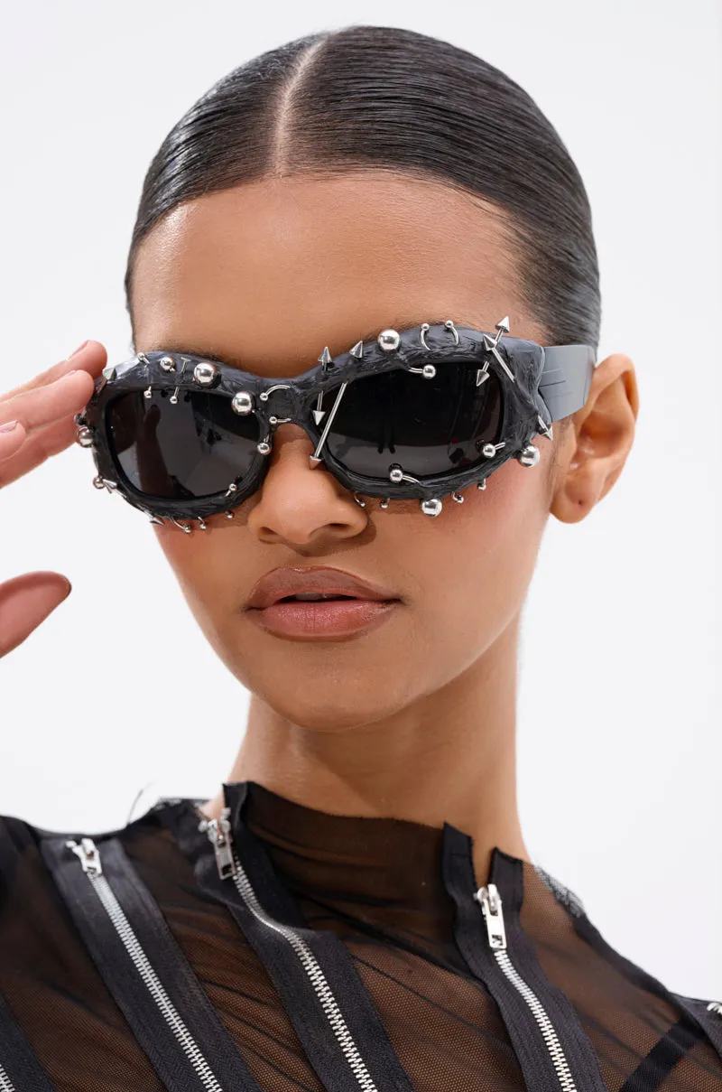 PIERCED VIBES SUNGLASSES sold by AKIRA product image thumbnail 3