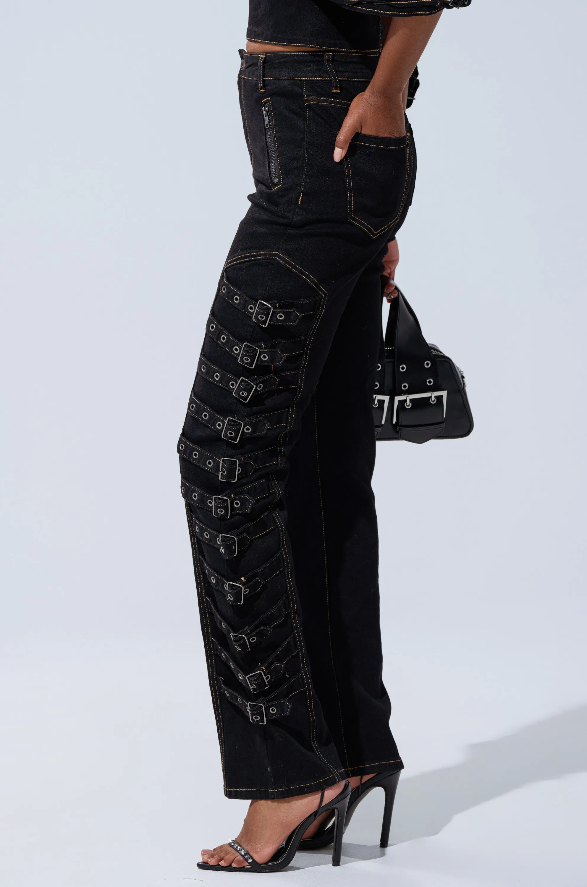 BUCKLE UP SKINNY DENIM PANT sold by AKIRA product image thumbnail 4