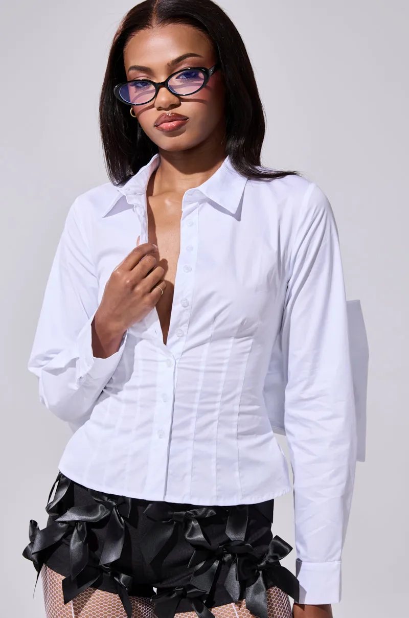STRAIGHT TO THE POINT BUTTON DOWN sold by AKIRA