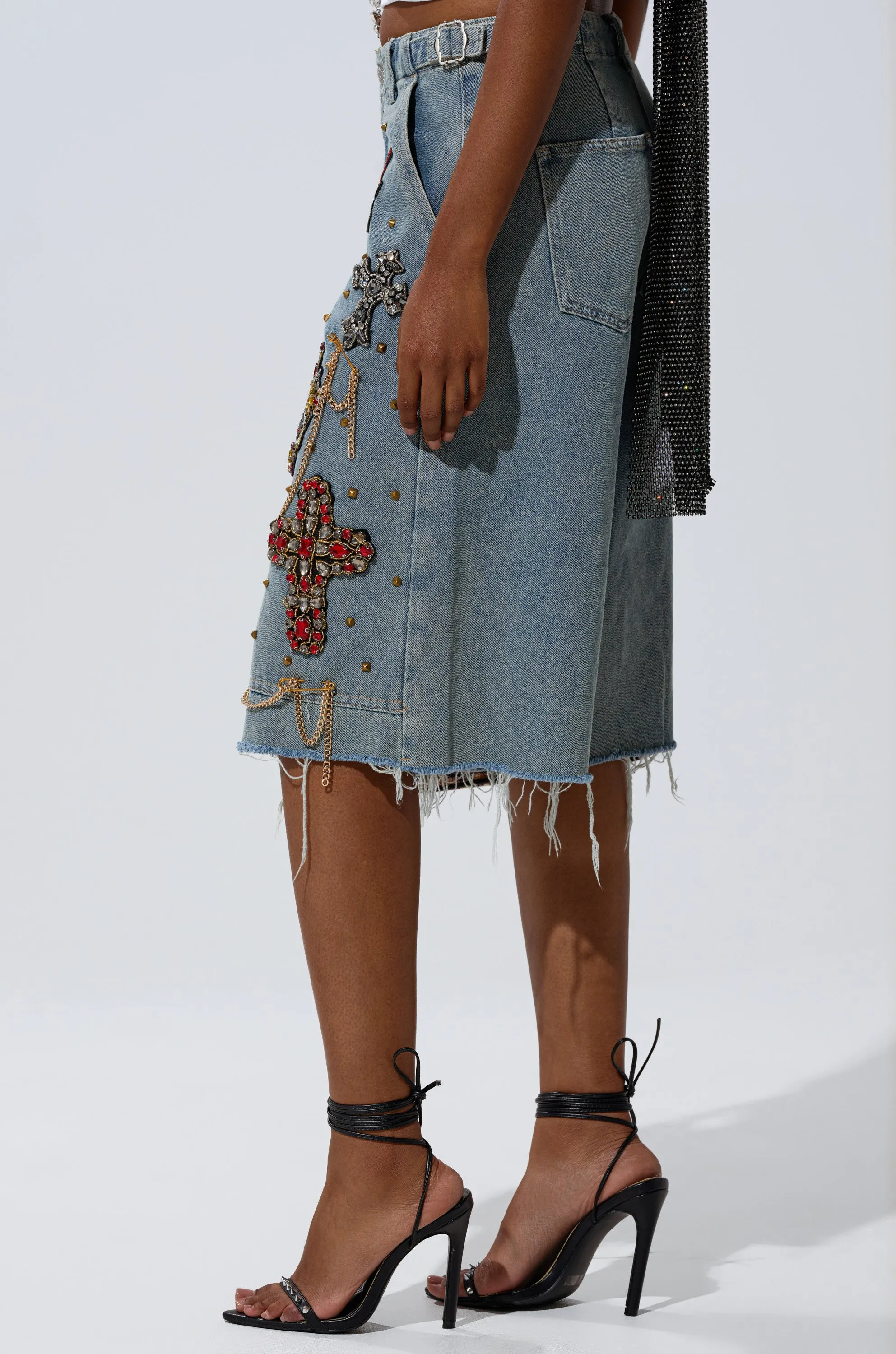 COOL GIRL LIKE ME BERMUDA SHORT sold by AKIRA product image thumbnail 3