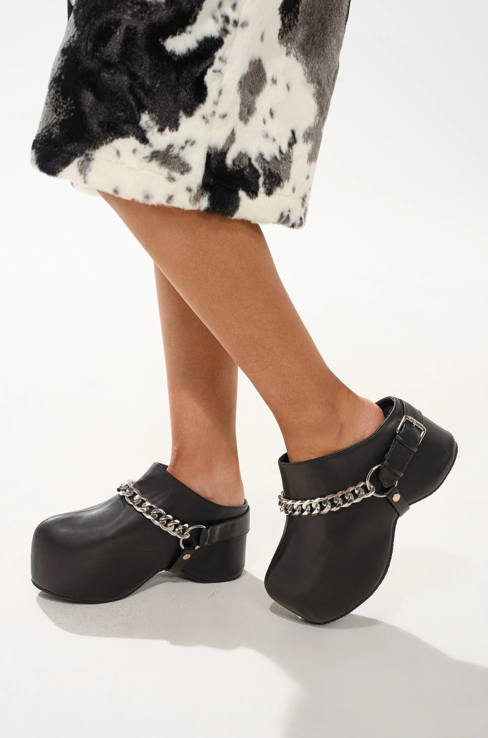 AZALEA WANG RILLMEY BLACK FLAT CLOG WITH METAL DETAIL sold by AKIRA product image thumbnail 2