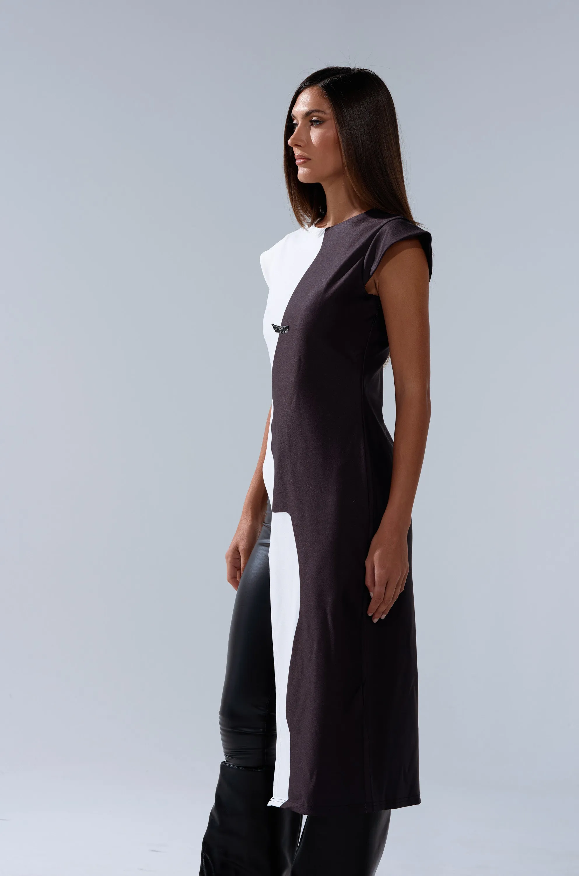 SILHOUETTE LONGLINE TEE sold by AKIRA product image thumbnail 4