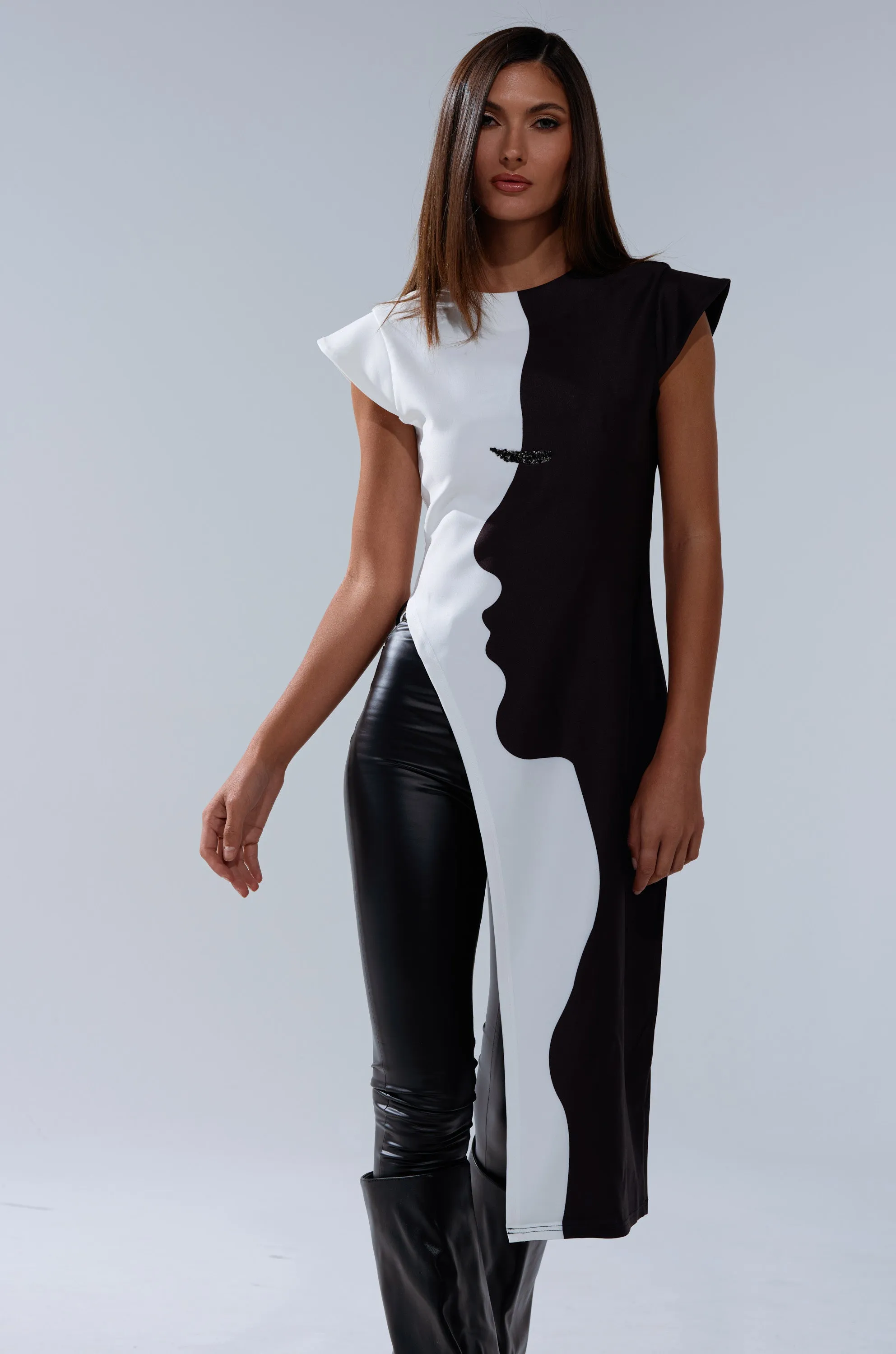 SILHOUETTE LONGLINE TEE sold by AKIRA product image thumbnail 3