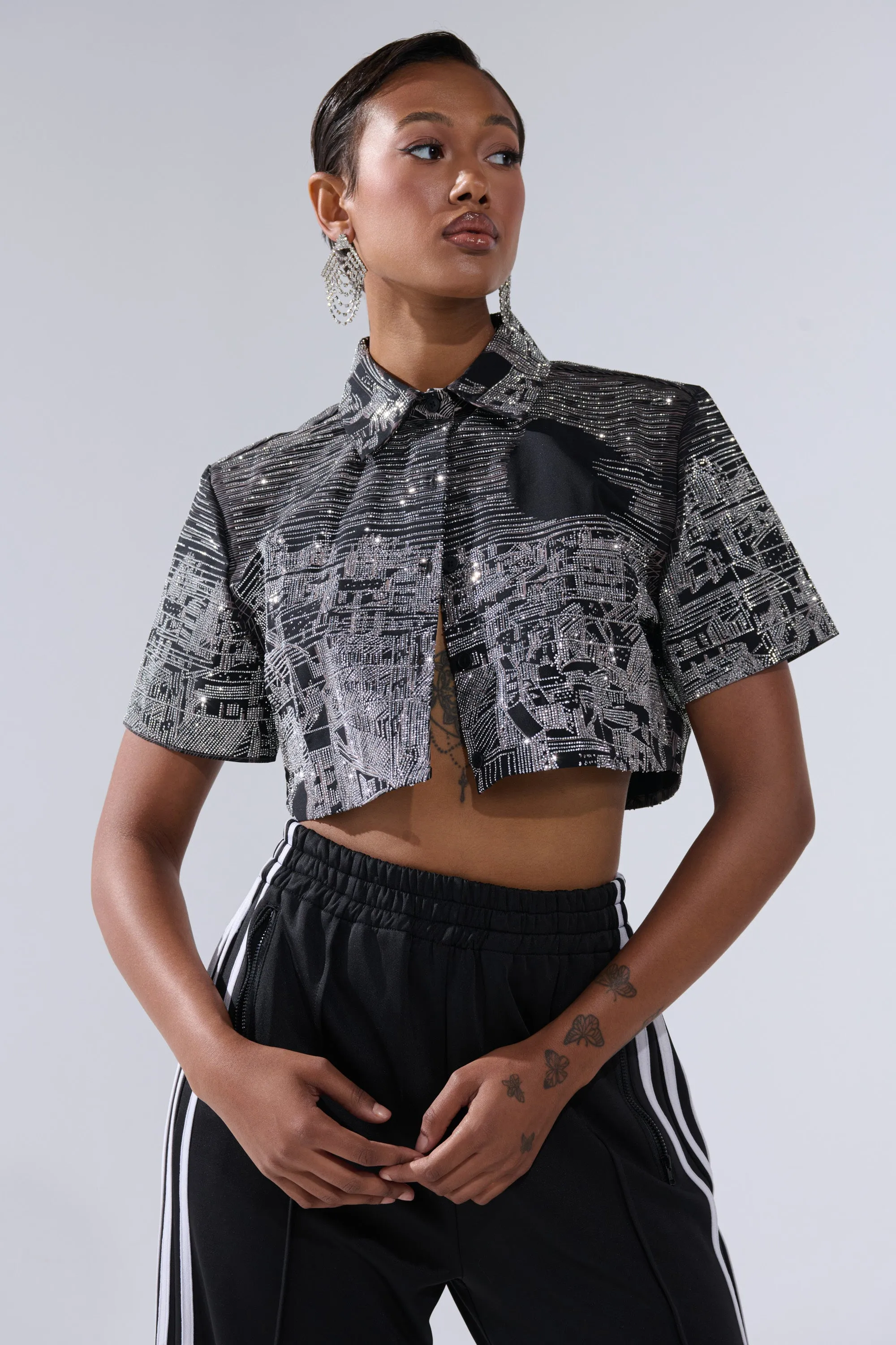 ALL AROUND THE WORLD BUTTON DOWN TOP IN BLACK sold by AKIRA