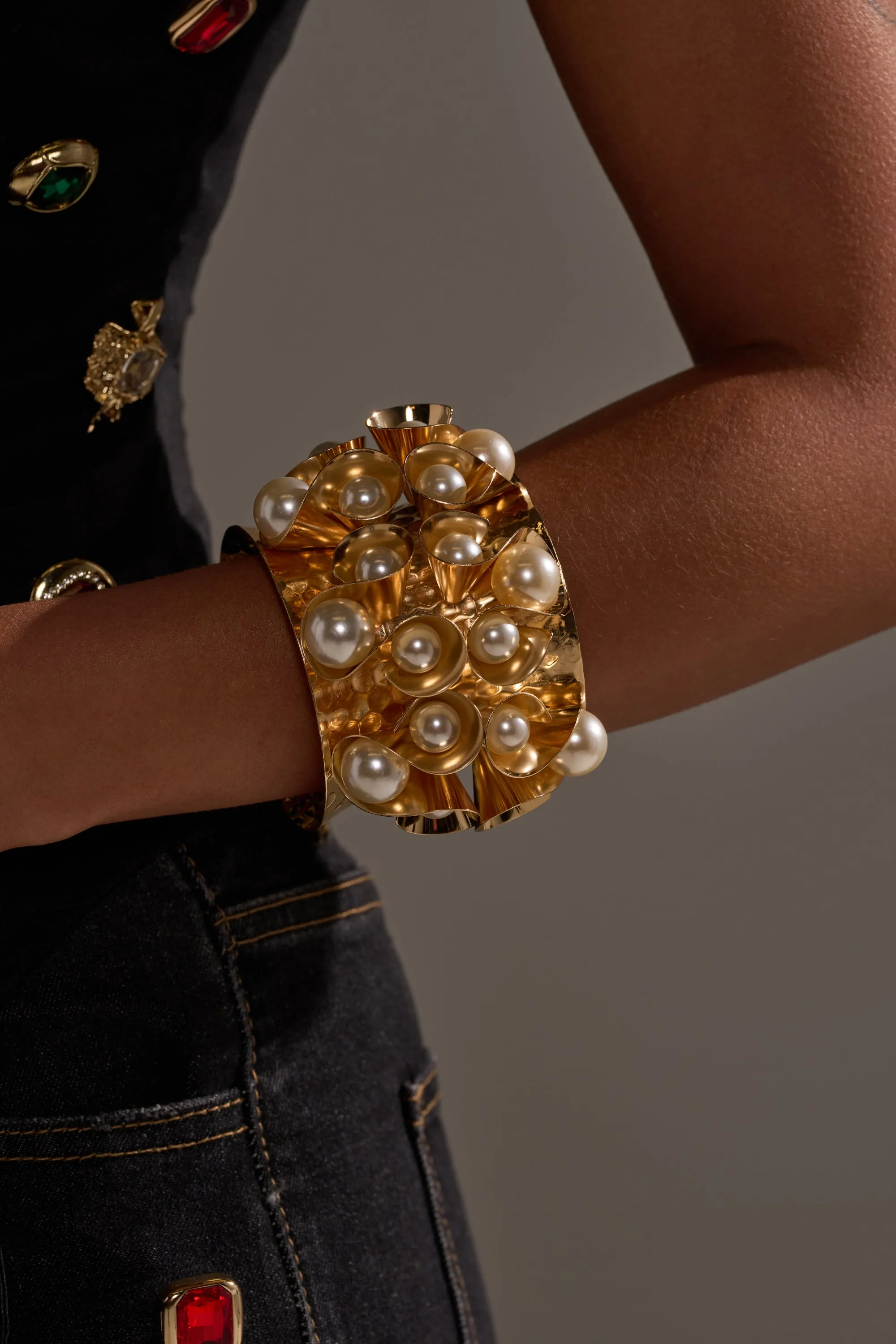 PEARL PLEASE CUFF sold by AKIRA