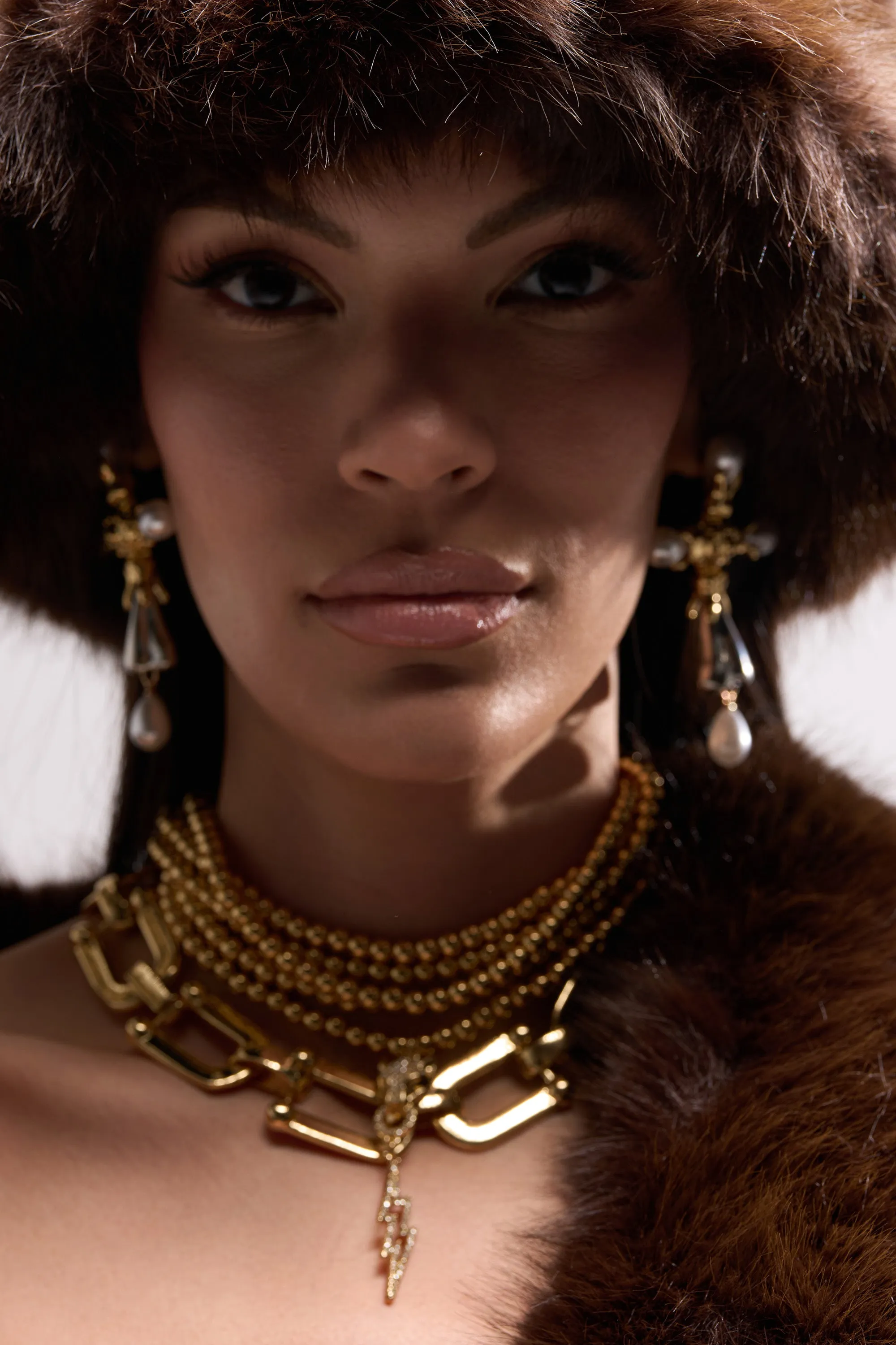 GOLD QUEEN NECKLACE SET sold by AKIRA product image thumbnail 2