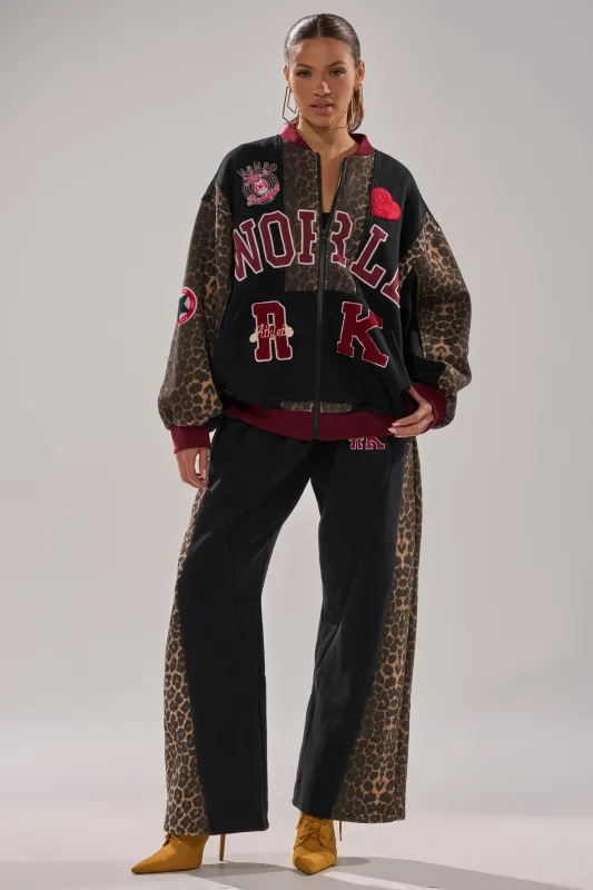 WORLD HOLD ON JOGGER sold by AKIRA