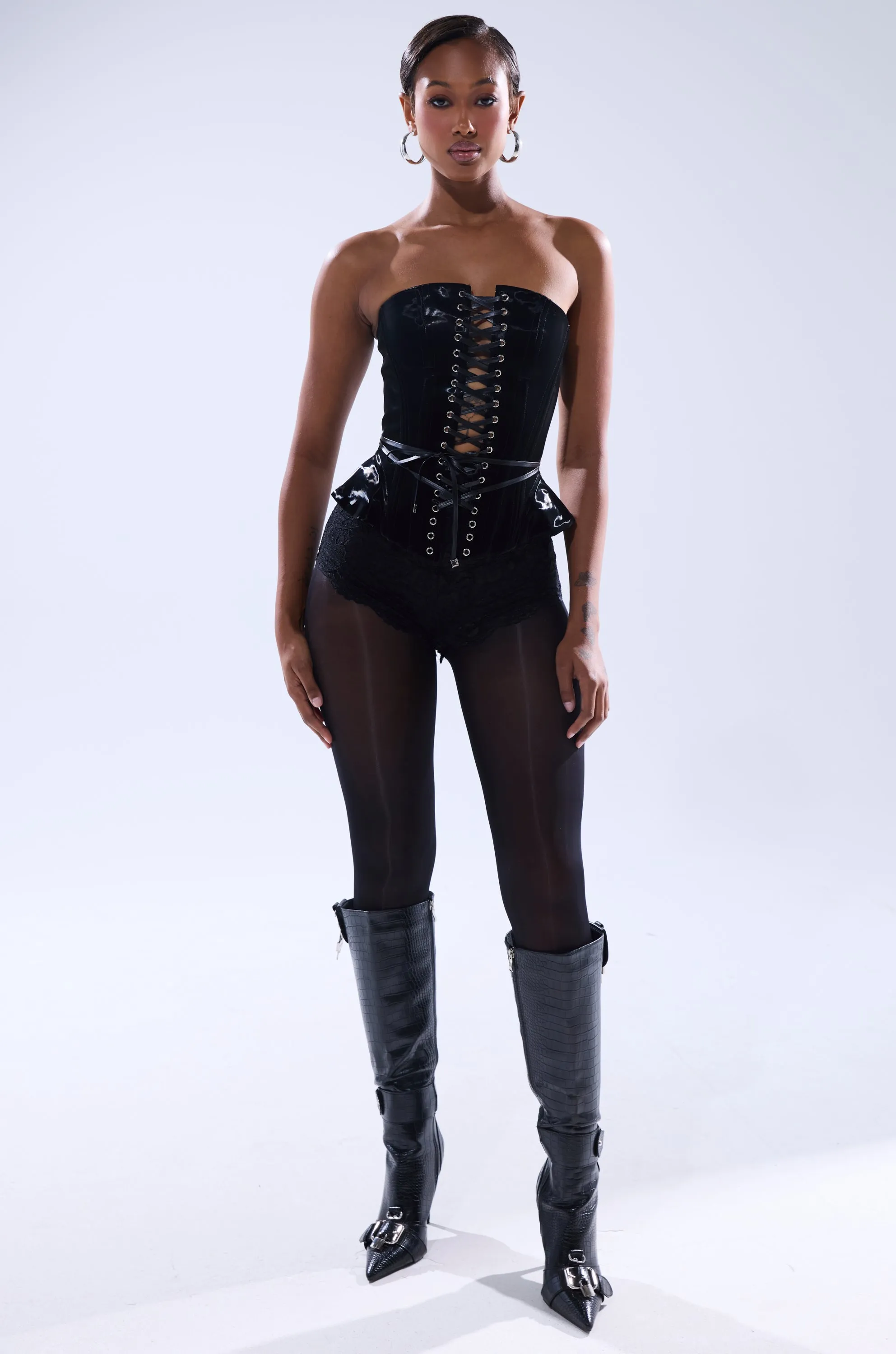 SMOOTH TRANSITION LACE UP CORSET sold by AKIRA product image thumbnail 5