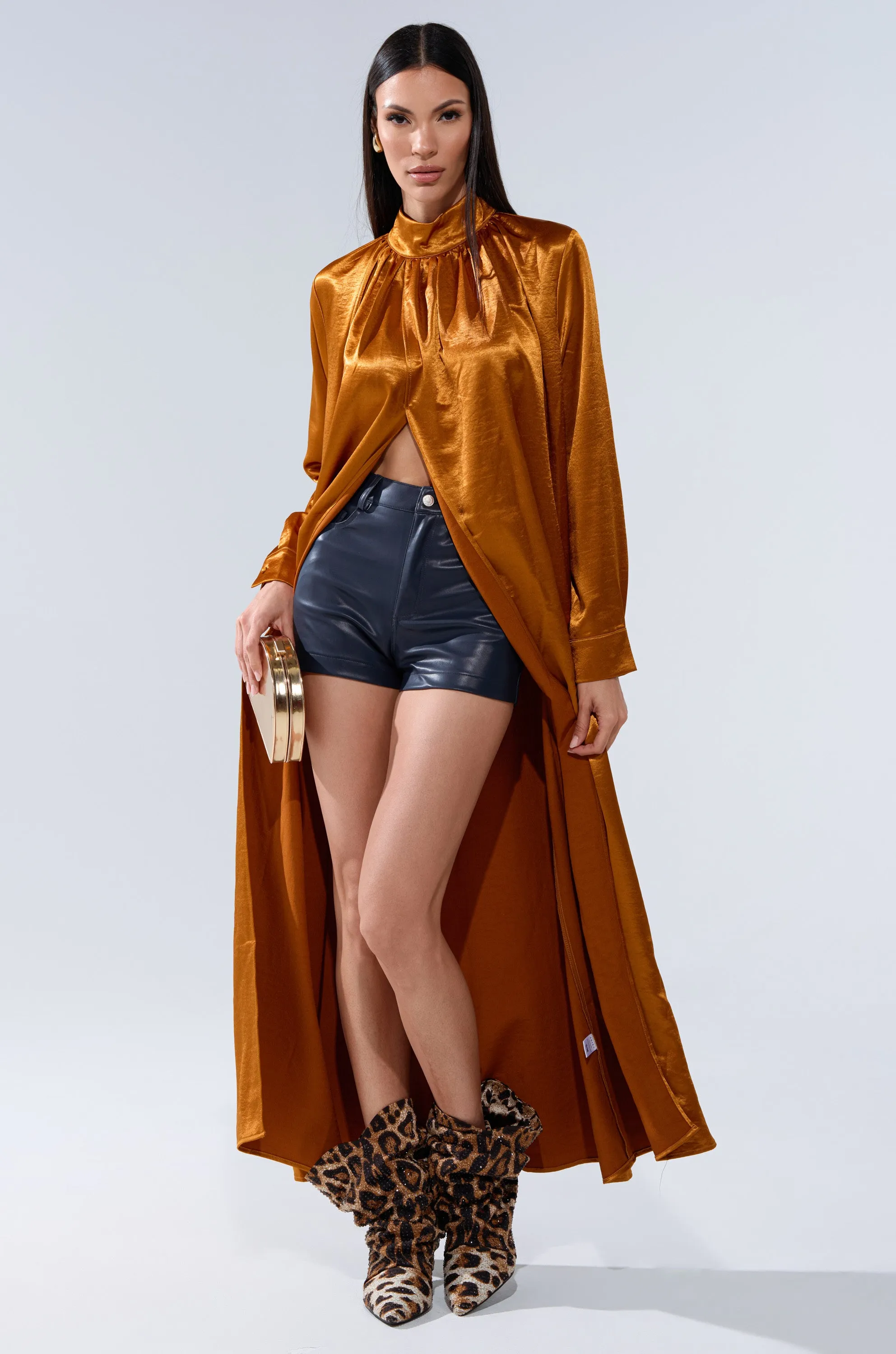 QUEEN TYPE BLOUSE sold by AKIRA product image thumbnail 2