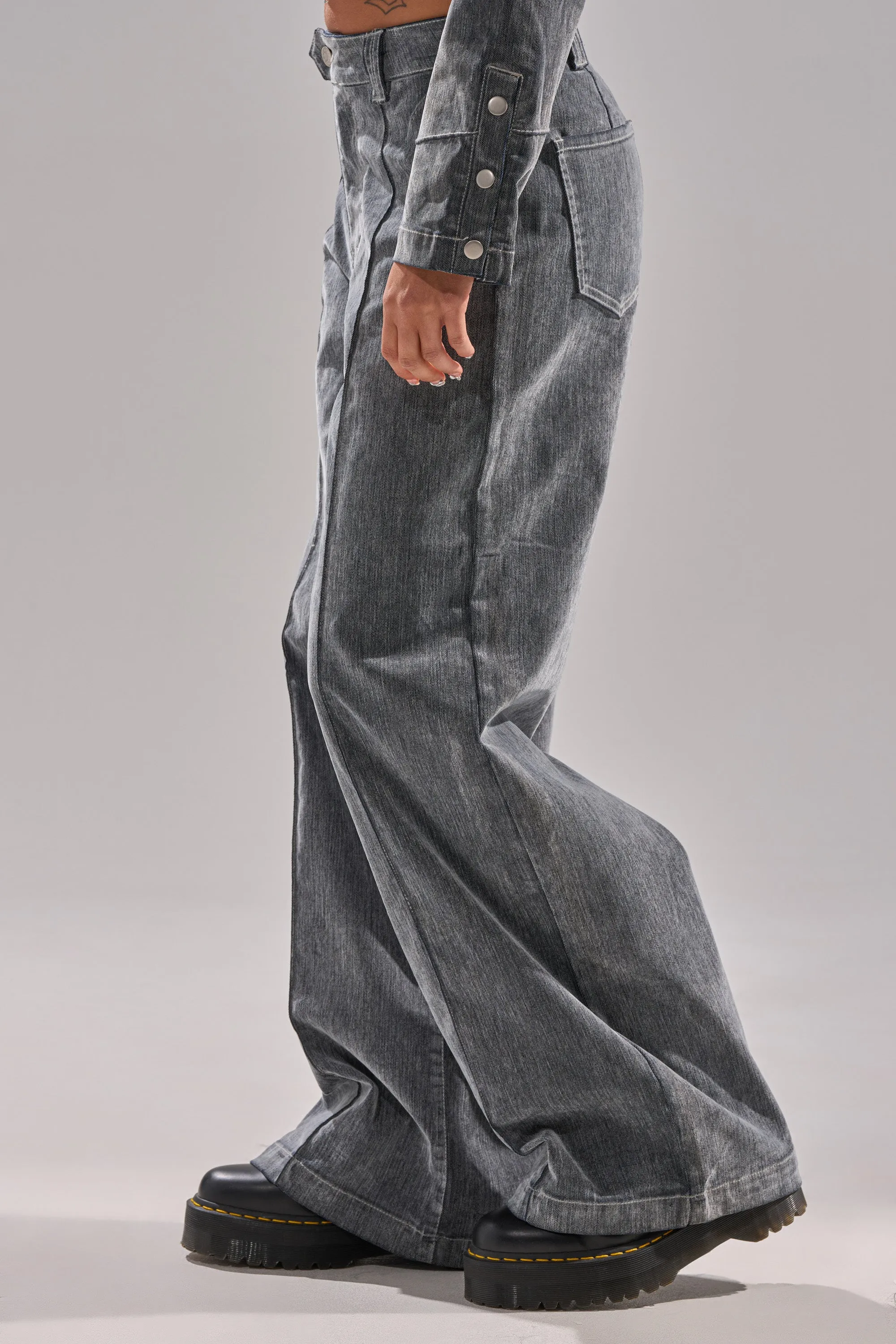 CATCHING EYES VELVET DENIM WIDE-LEG PANT sold by AKIRA product image thumbnail 5