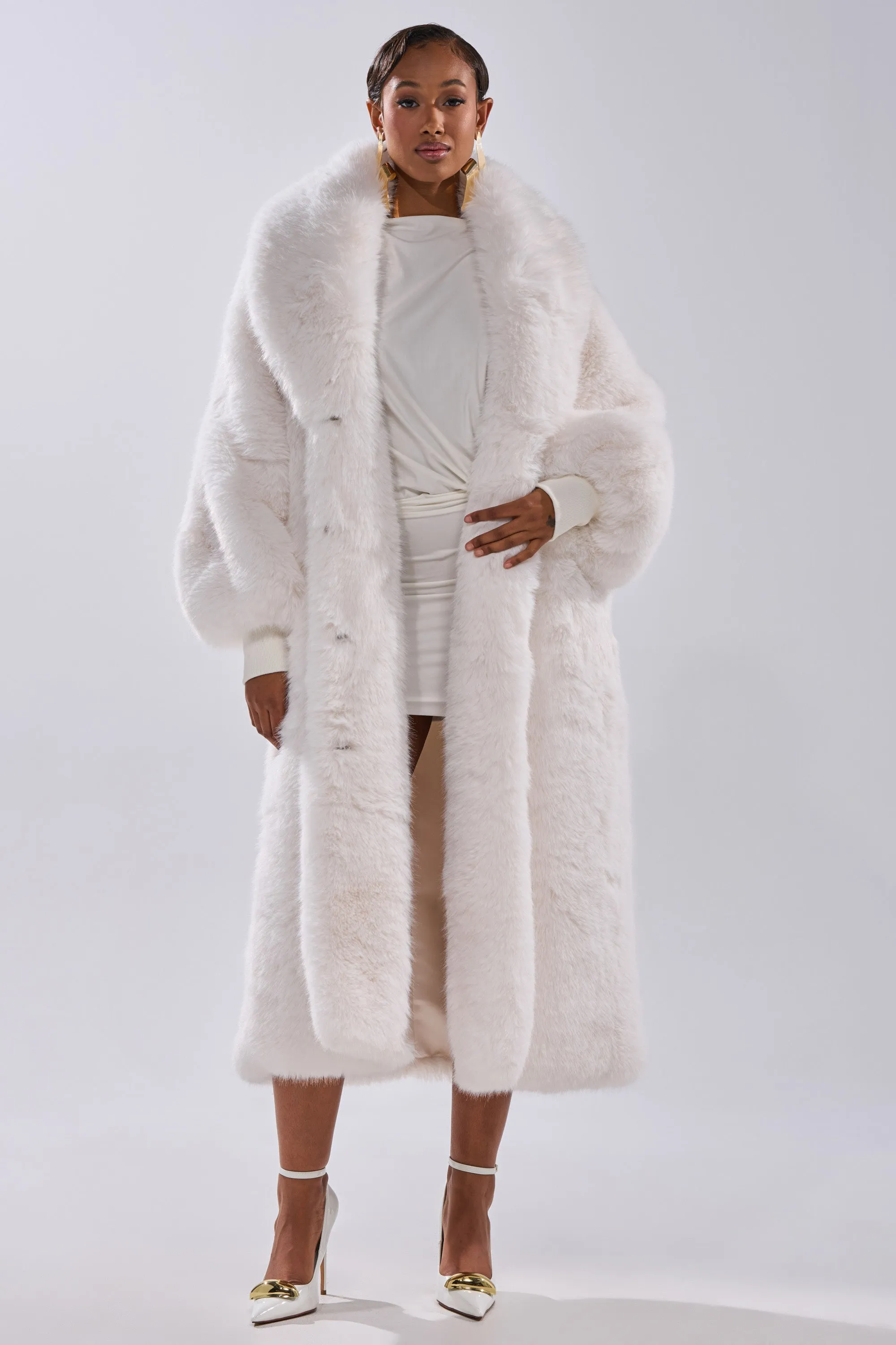 TSUNAMI FAUX FUR COAT IN WHITE sold by AKIRA product image thumbnail 5