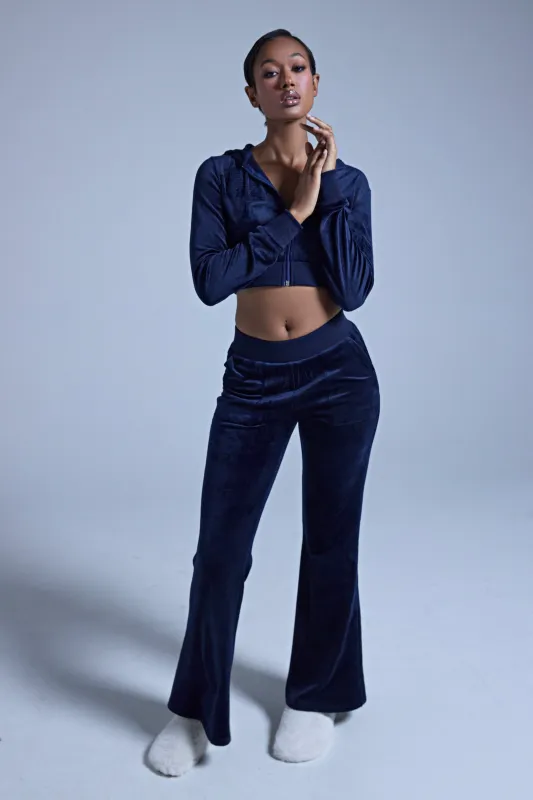 TAYLOR STRAIGHT LEG JOGGER IN NAVY sold by AKIRA