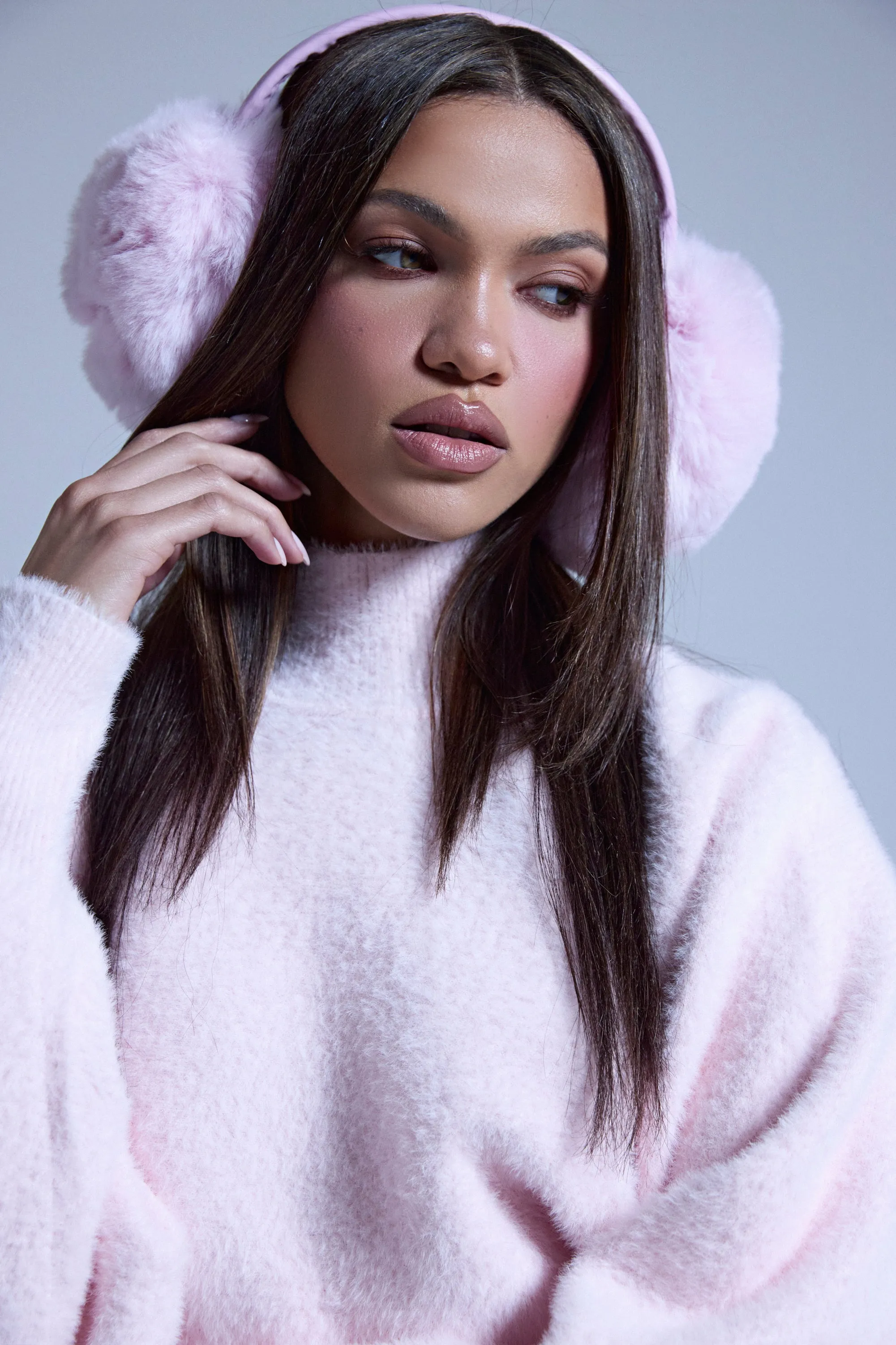 BB GURLLLL FAUX FUR EARMUFF sold by AKIRA